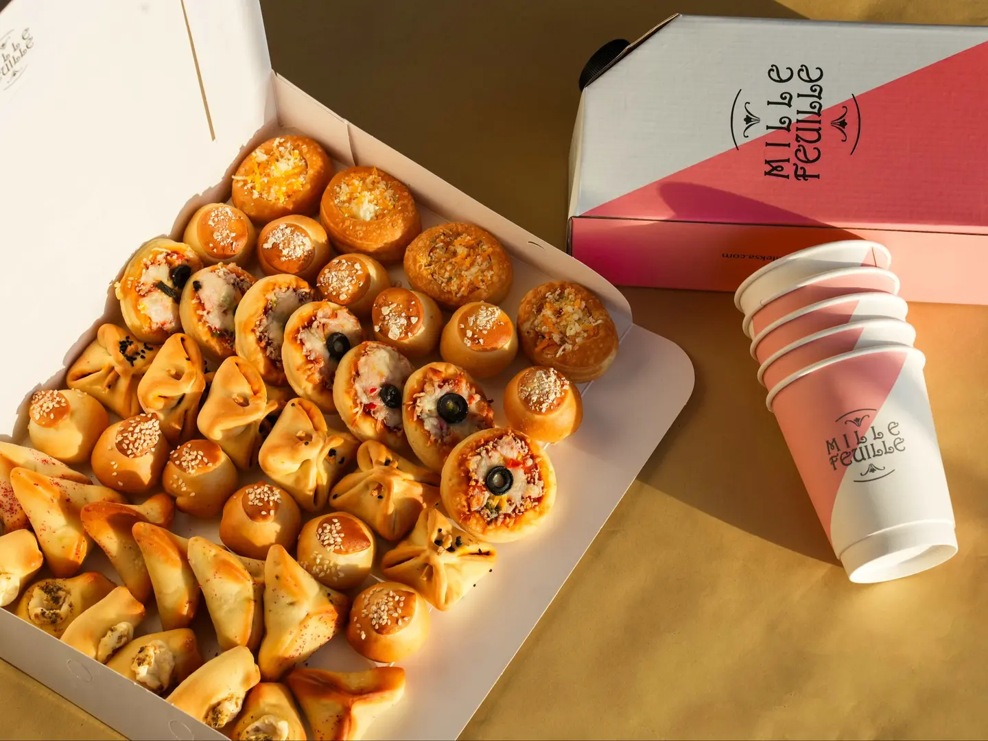 Coffee Box +24 Pcs Mix Fatayer
