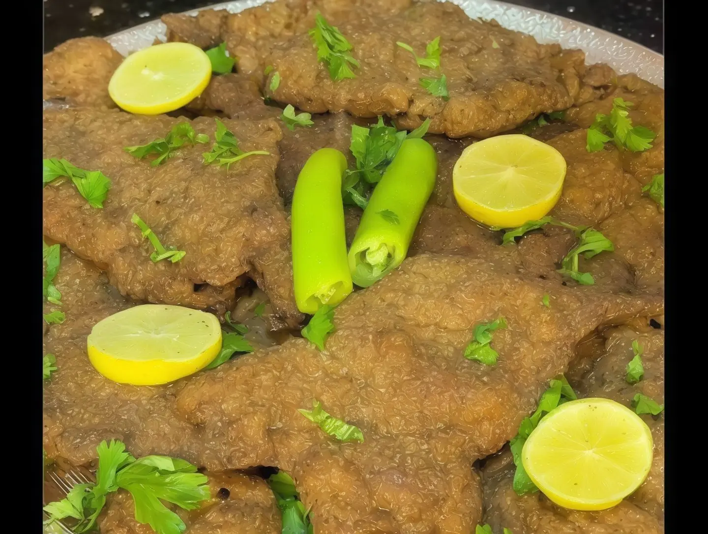 كبدة رده مع خبز وطحينة وسلطة