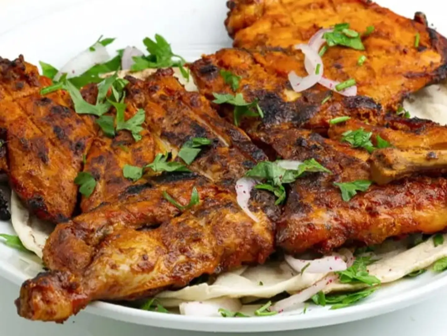 نص دجاج فحم مع ارز وخضار وشوربه وسلطه