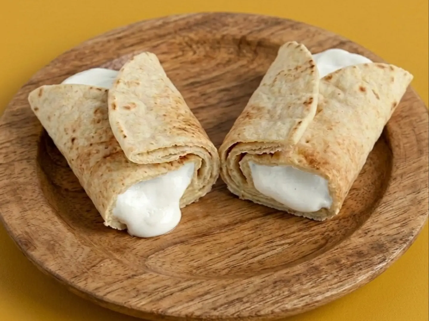 ساندوتش جبن سائل بالخبز العادي