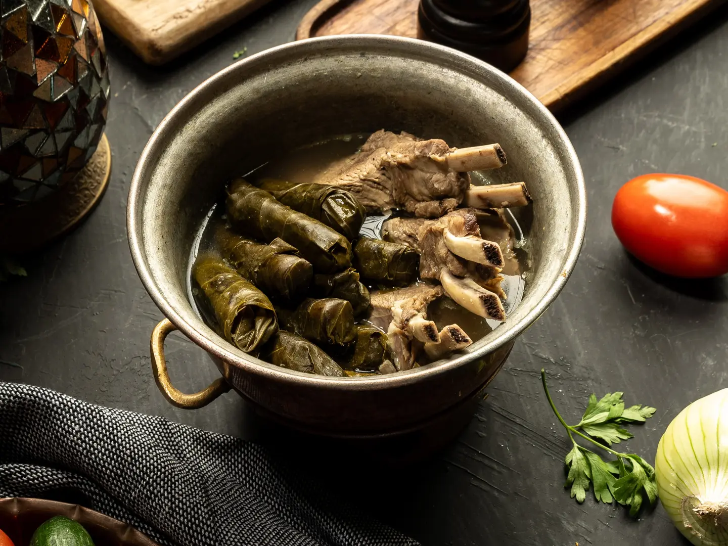 ورق عنب مع الريش