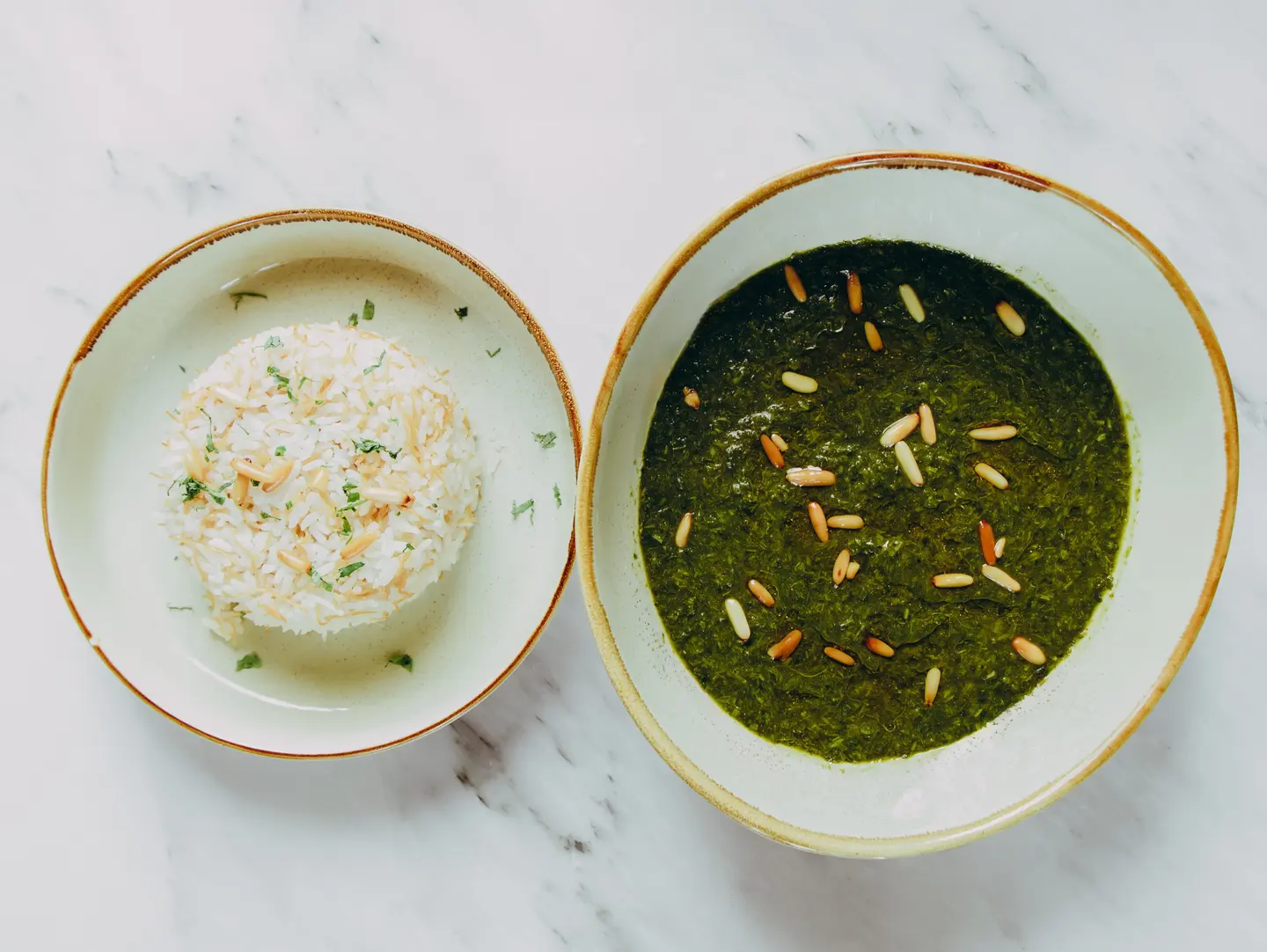 ملوخية ناعمة تقدم مع الارز