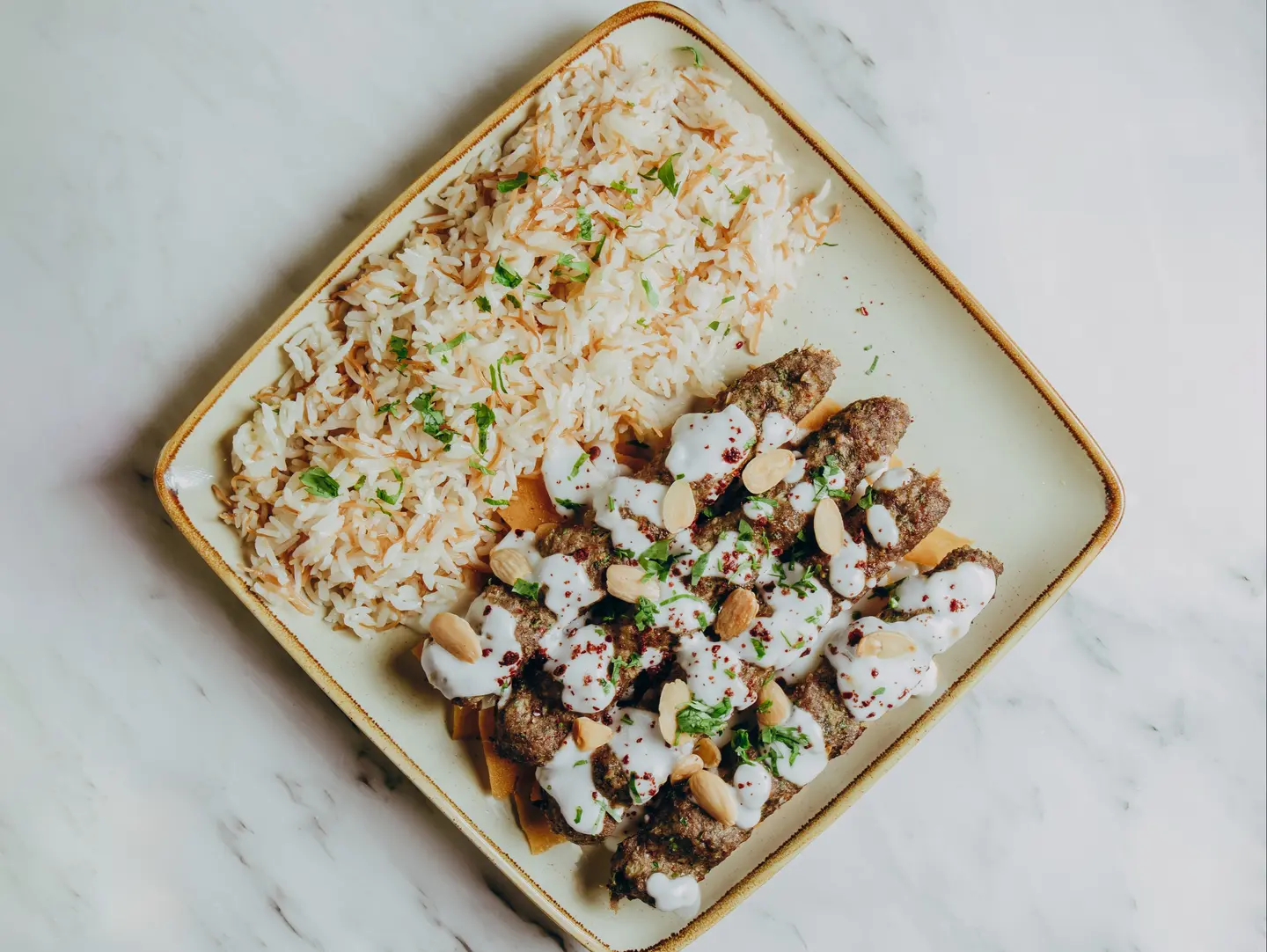 كباب لحم باللبن والوز