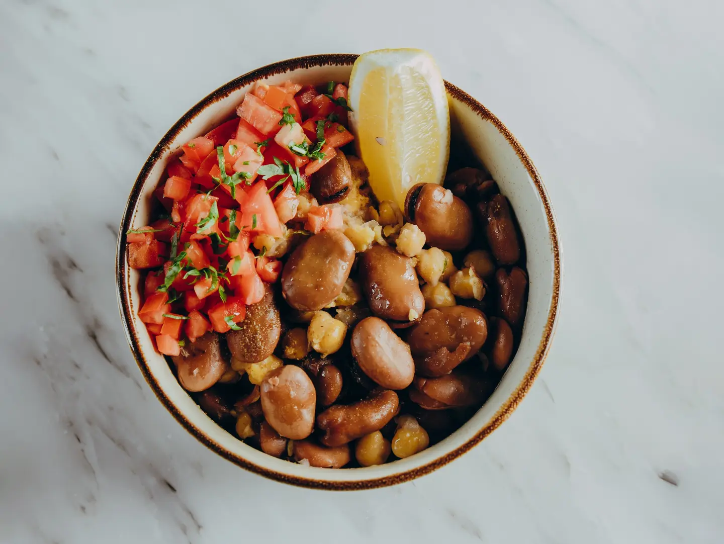 فول حب مع زيت الزيتون