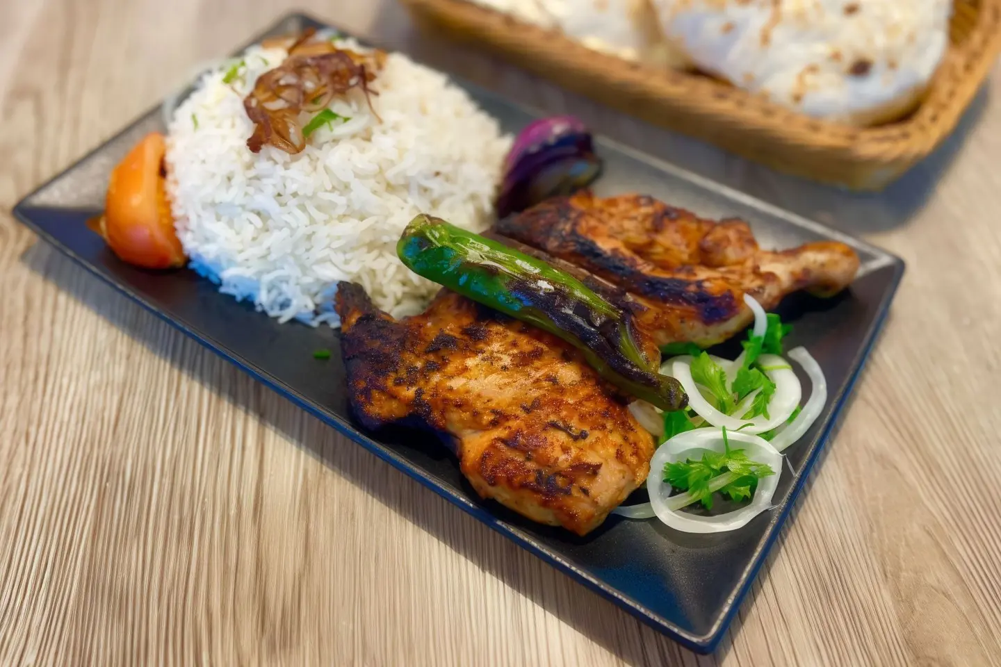 نصف دجاج على الفحم مع الارز