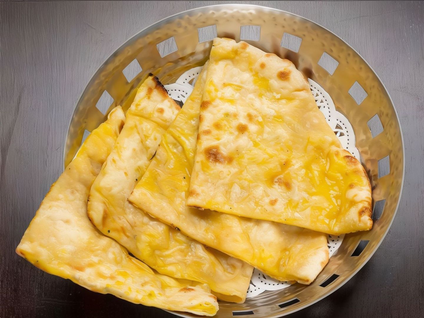 خبز نان بالجبن