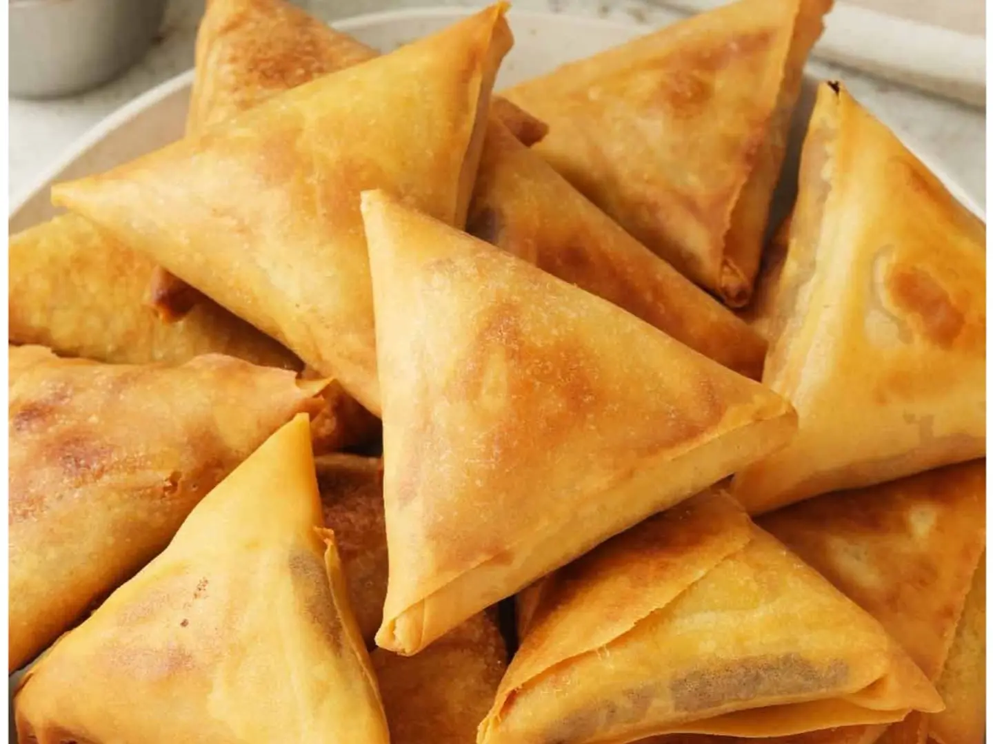 سمبوسة مشكل ( دجاج . لحم . جبن )