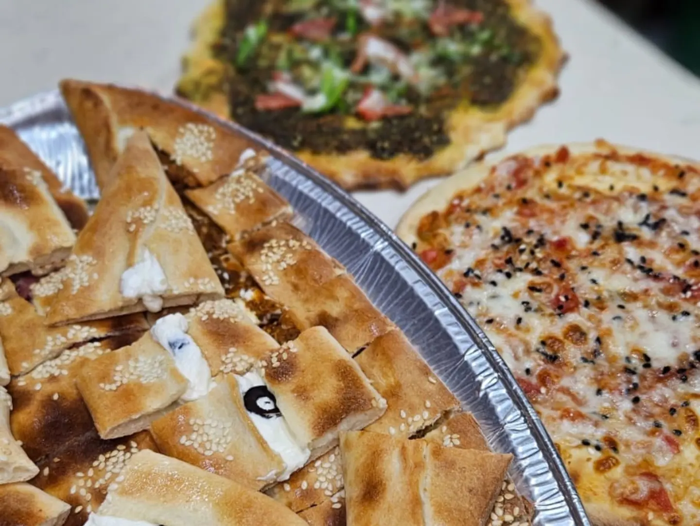 صحن فطاير وسط