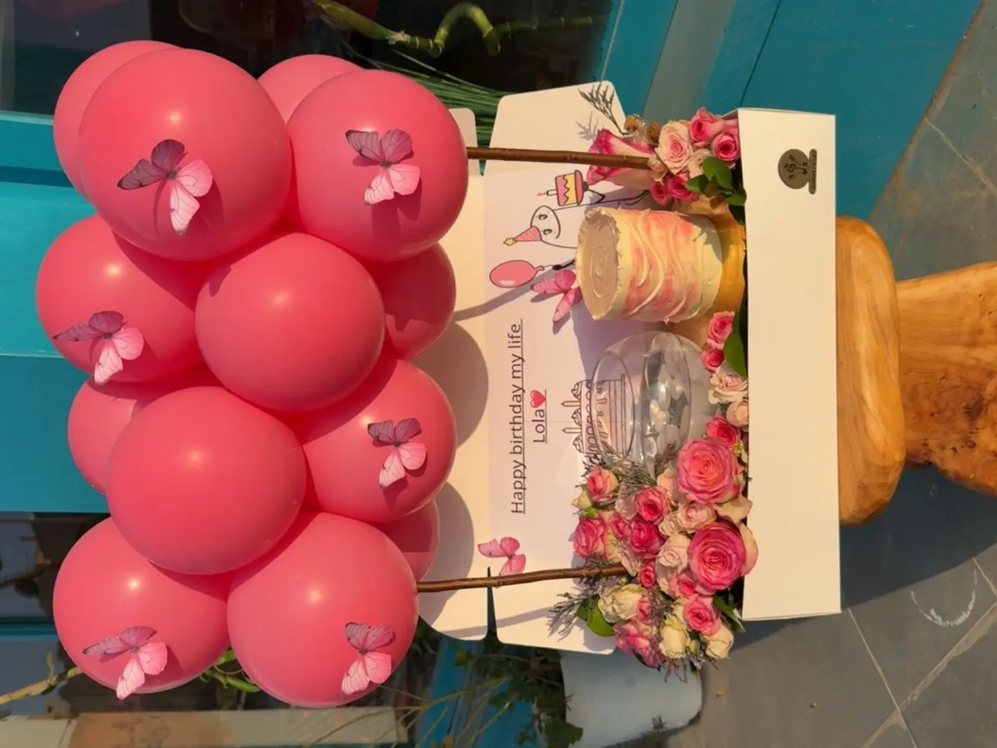 بوكس الفاخر كيك ورد وسمك زينه وبالون 1