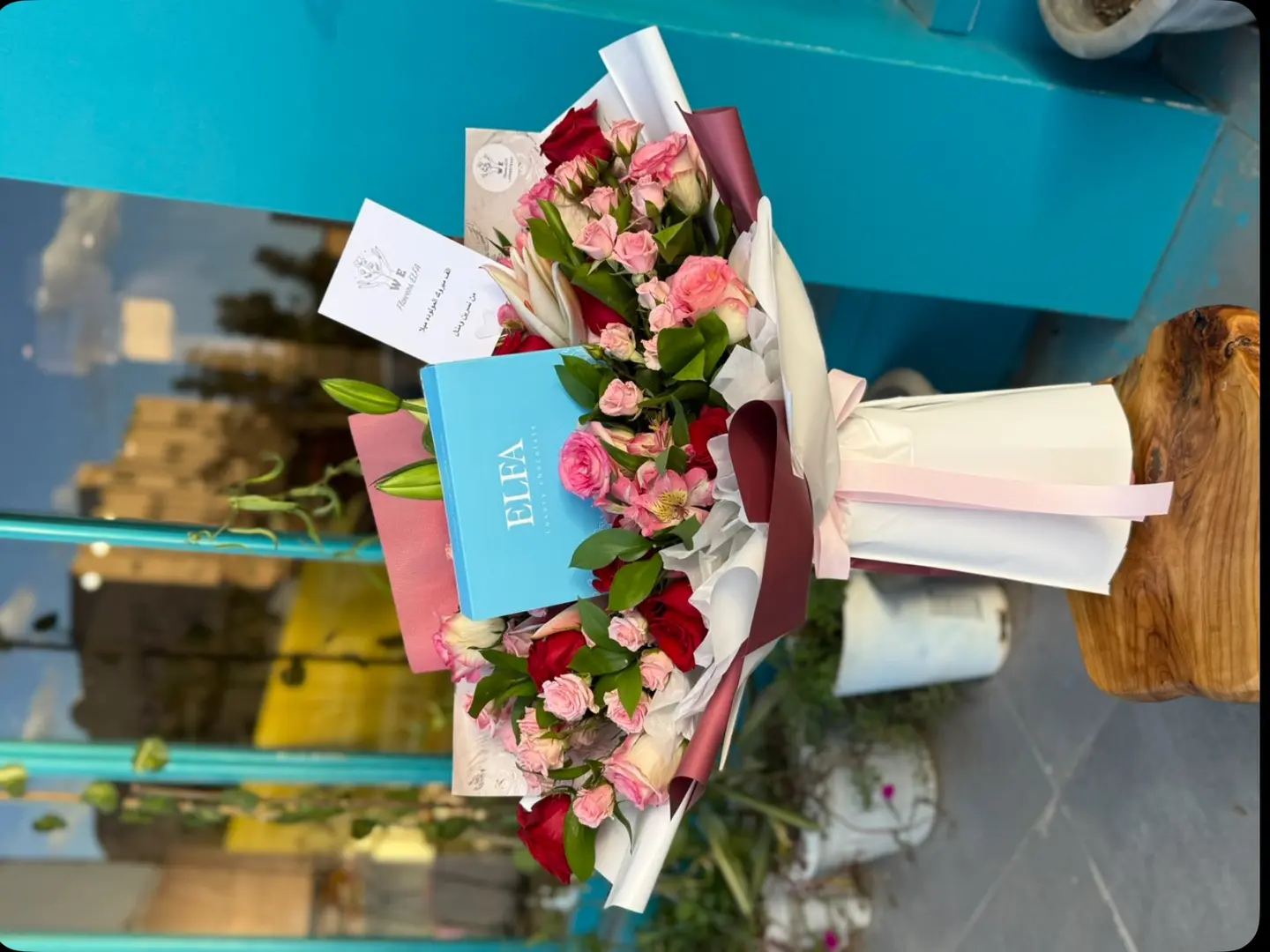 باقه شوكلت ورد بلجيكي واقفه