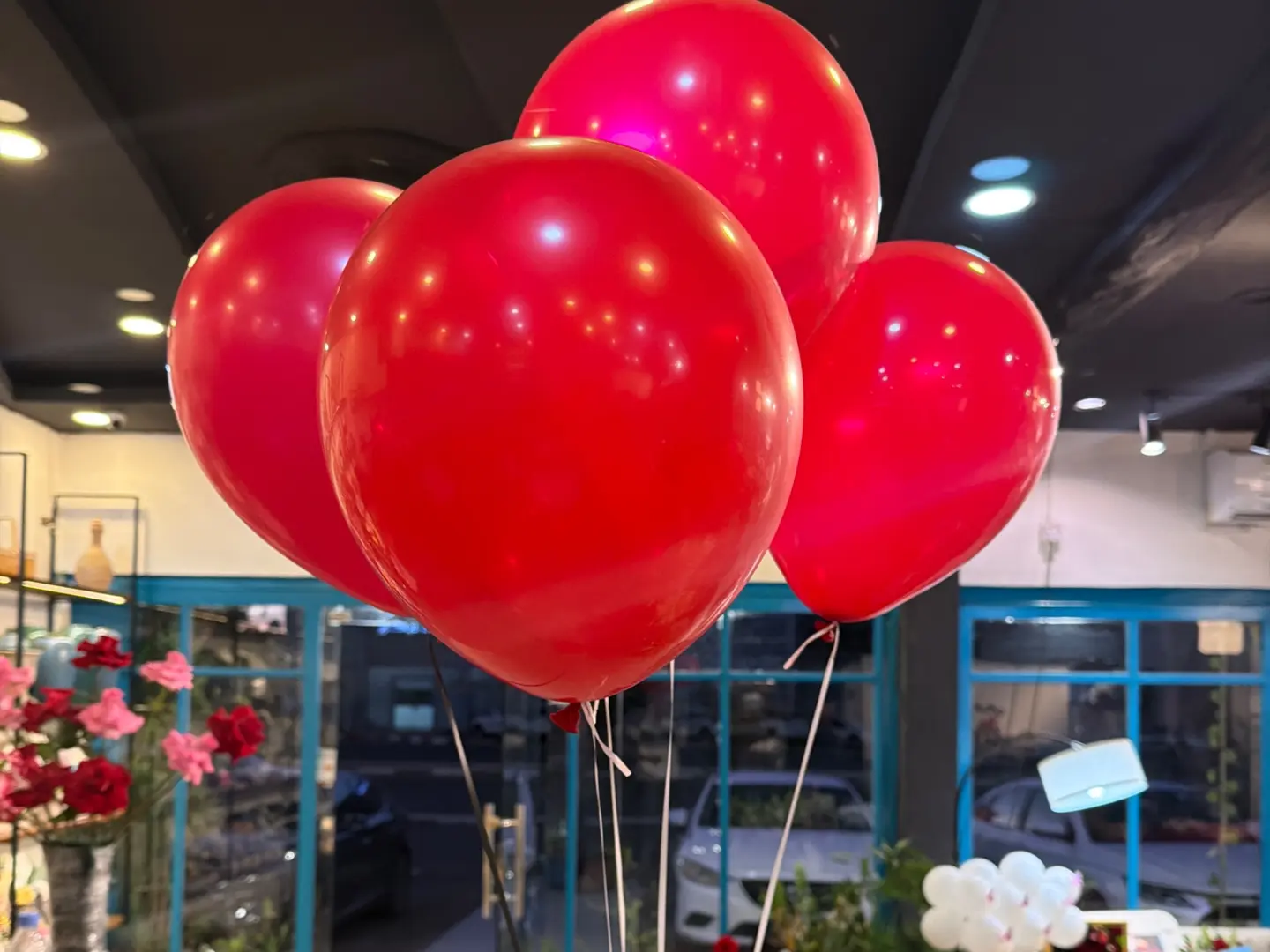 ٦ بالونات احمر