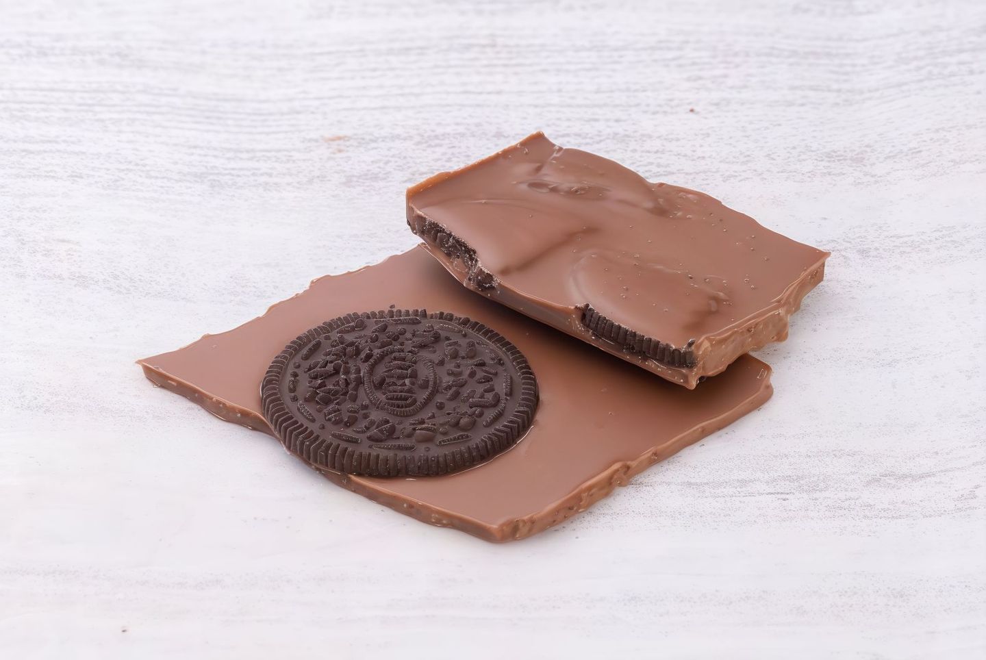 Chocolate With Milk Slices With Oreo