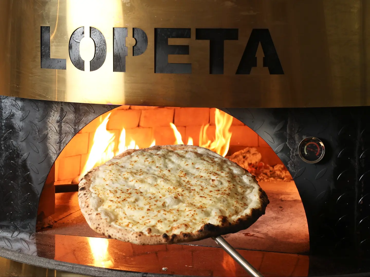 بيتزا بيانكانيفا - وسط