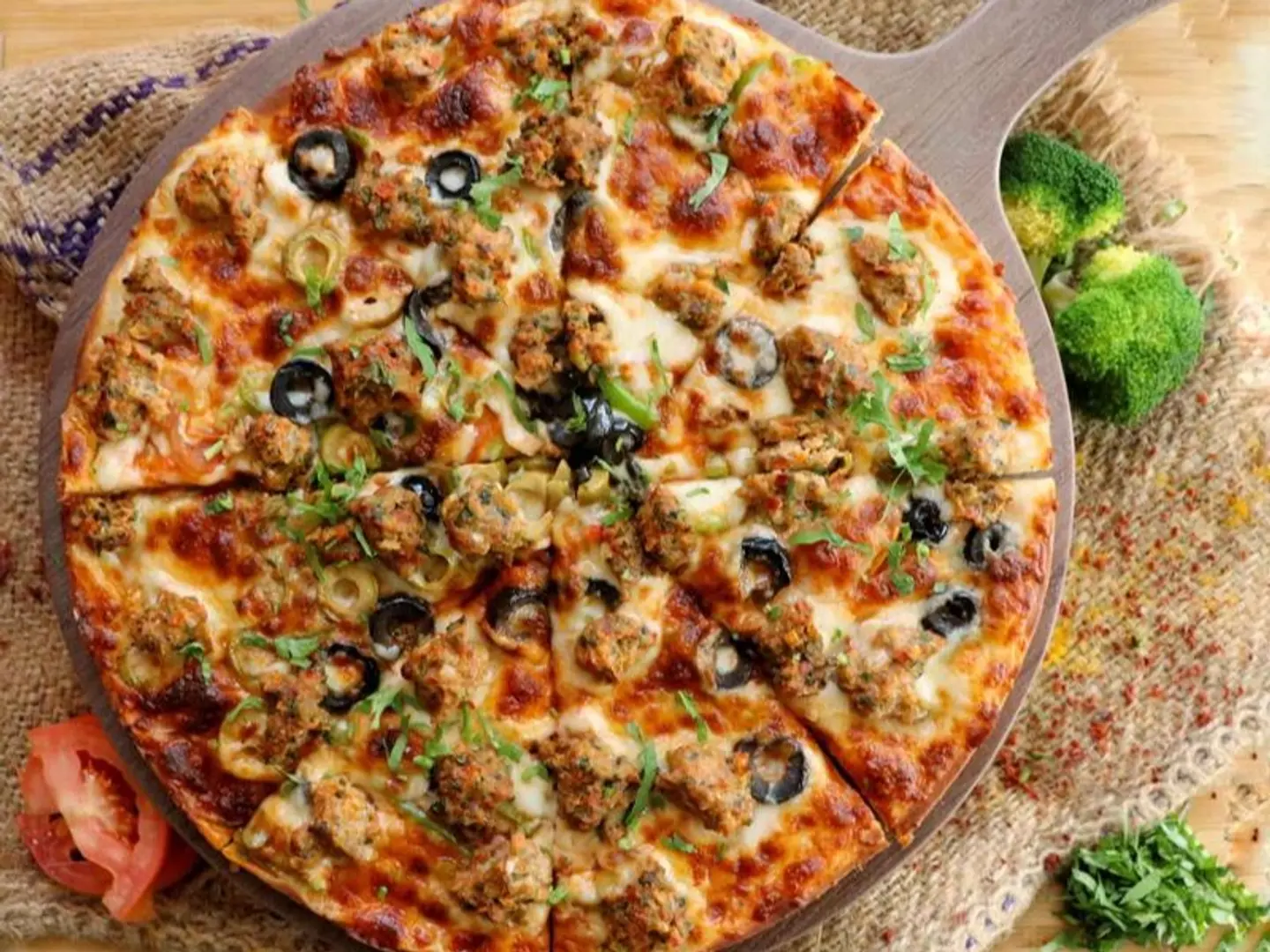 3 بيتزا كبير مع مشروب عائلي