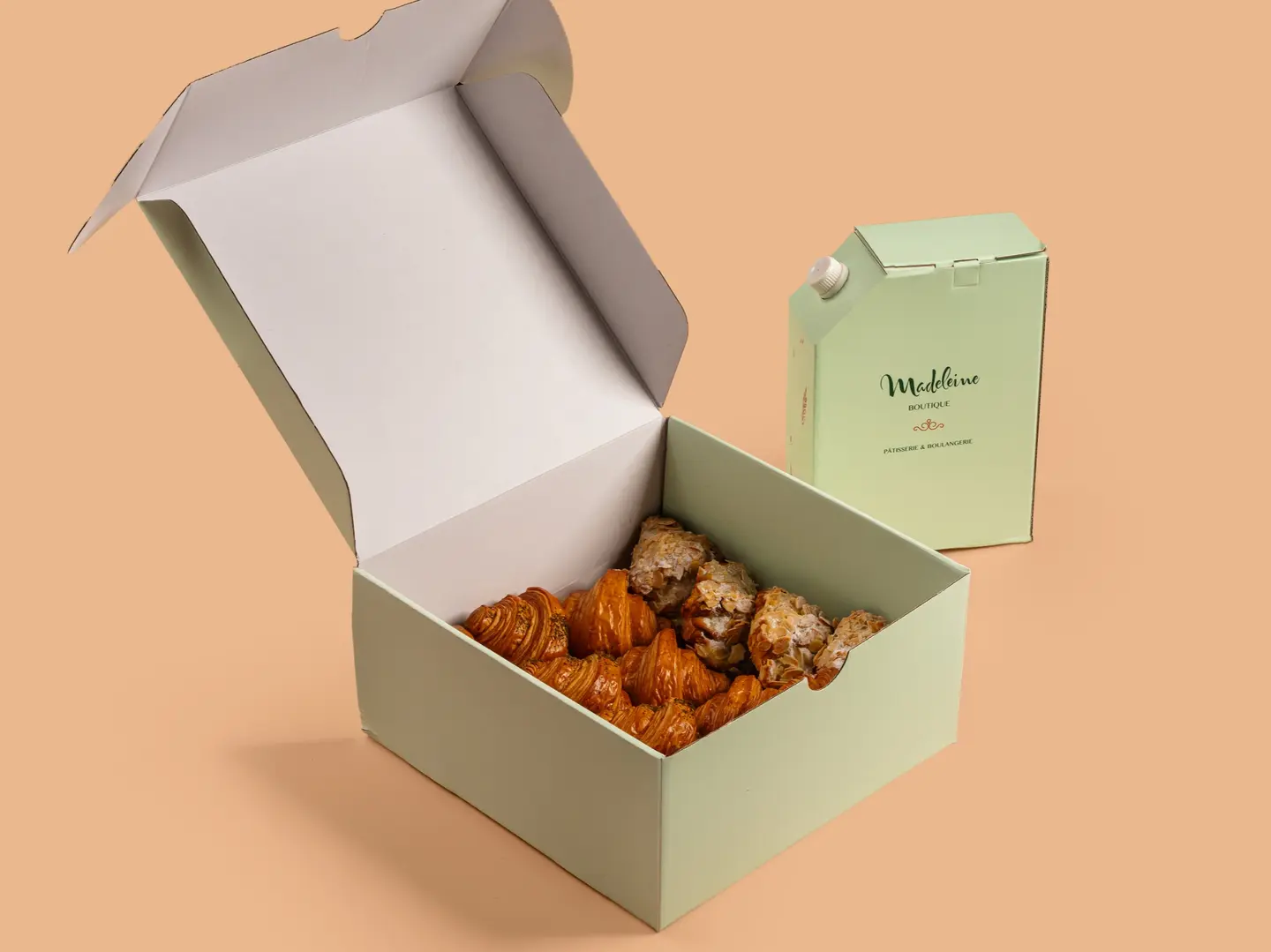 كرواسون مع قهوة سوداء