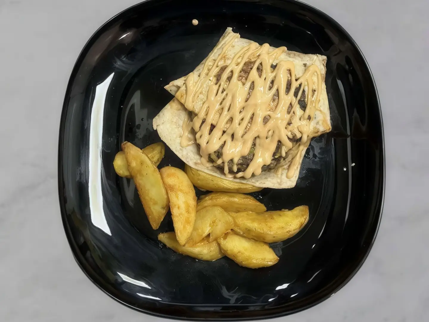 تورتيلا برجر لحم