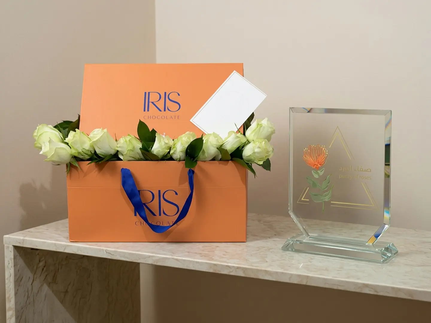 شوكلت من نوع ايرس مع ورد رقم ٩