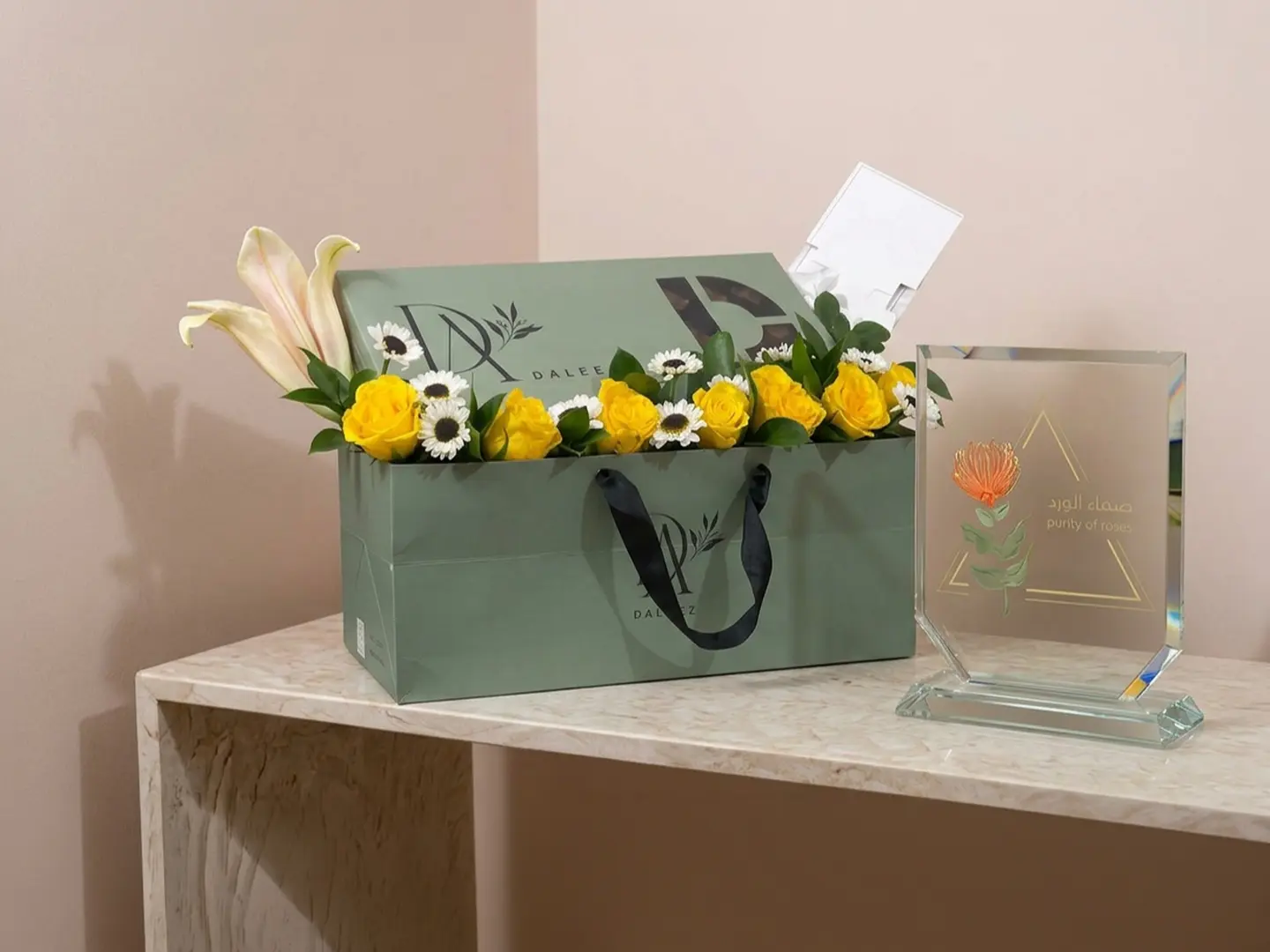 شوكلت مع ورد رقم 12