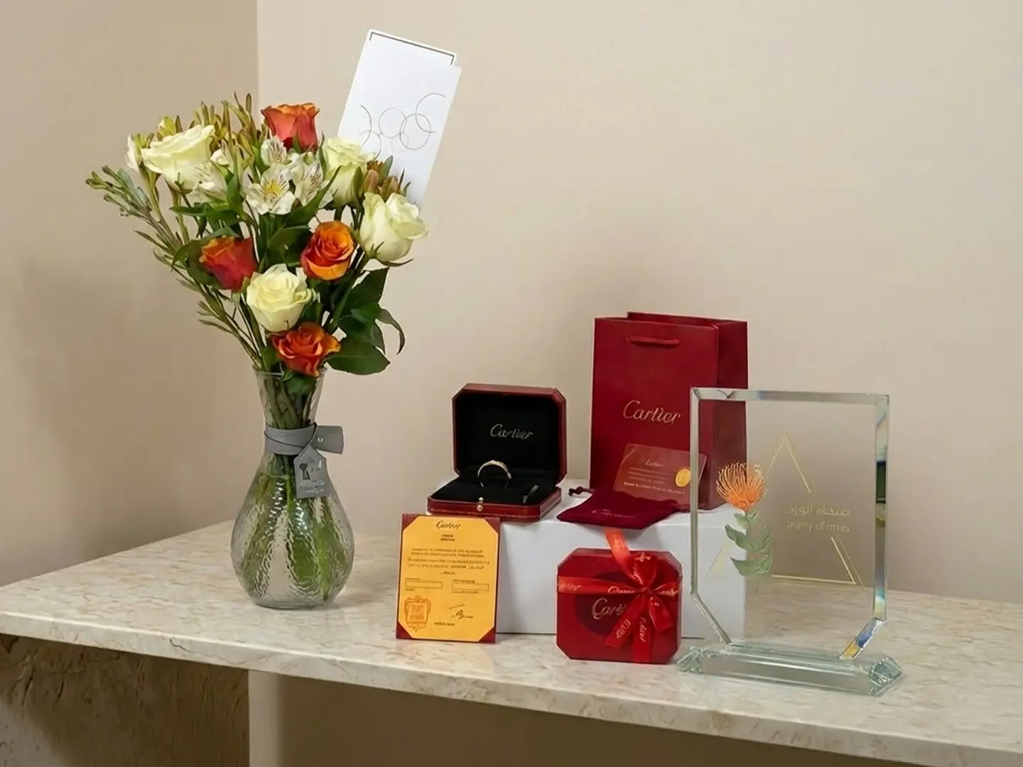 اسوارة كارتير مع فازة ورد رقم 8