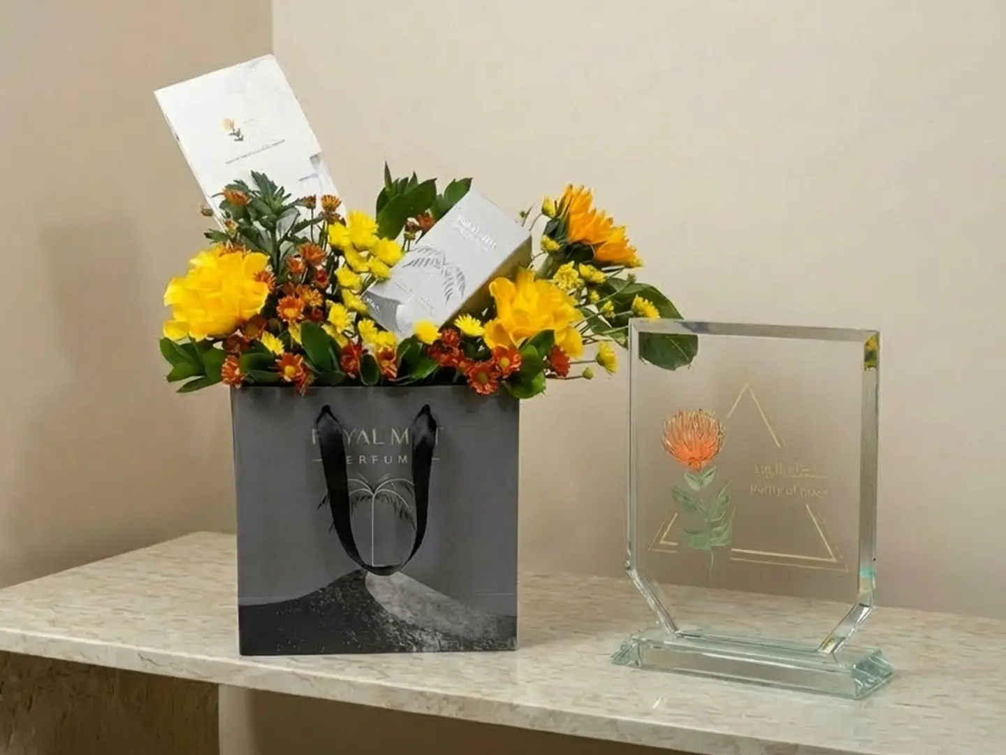 عطر رجالي من نوع رويال ميست مع الورد رقم 1