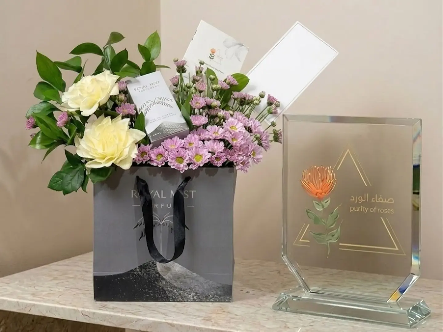 عطر رجالي من نوع رويال ميست مع الورد رقم 2