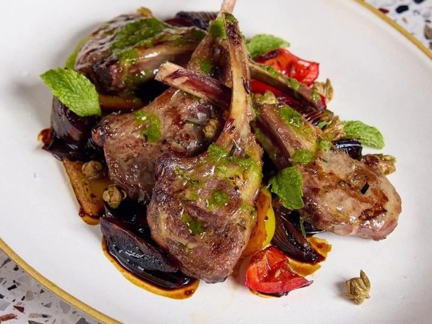 شرائح لحم الضأن سكوتاديتو