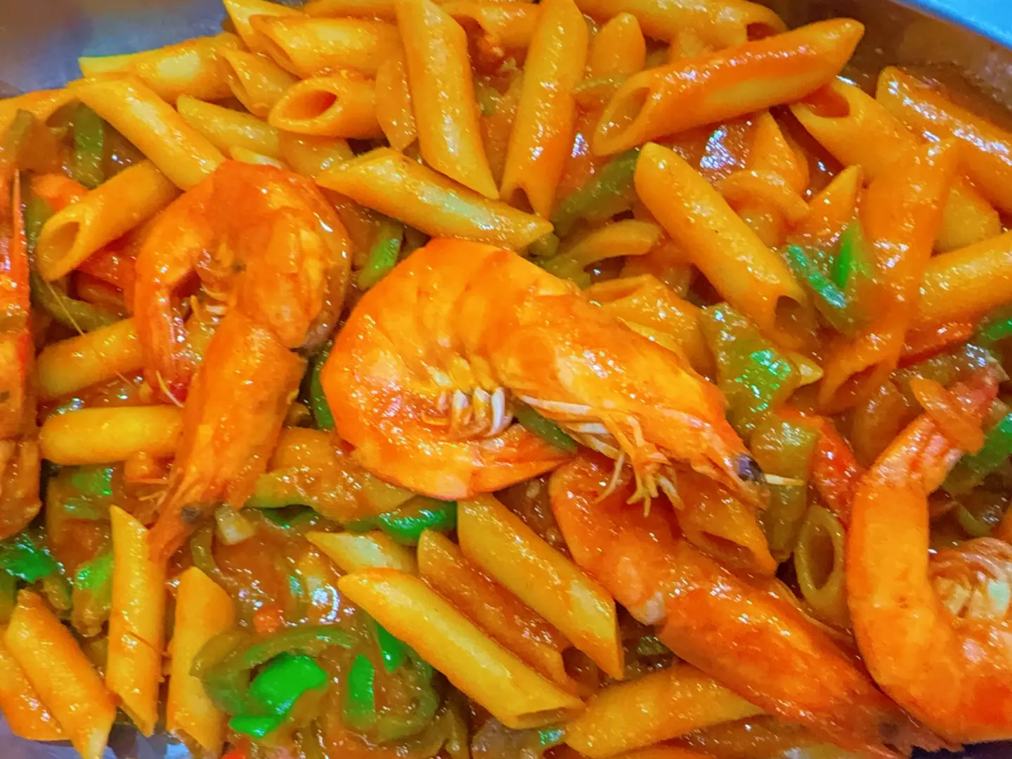 Spaghetti With Shrimp In Red Sauce