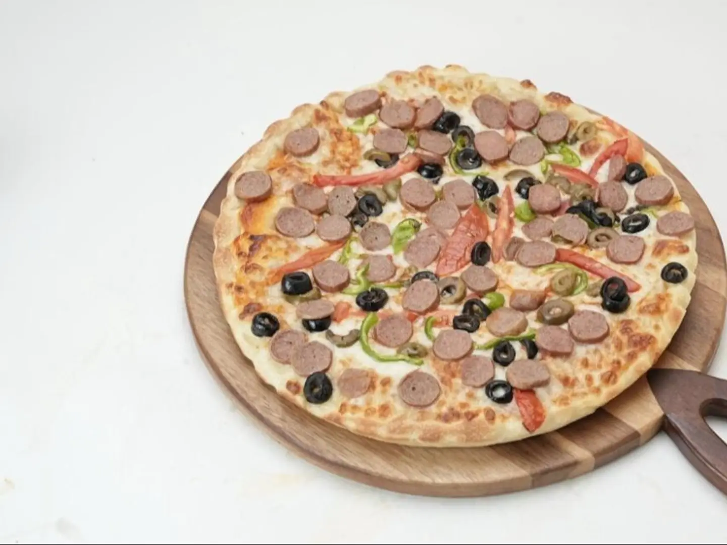 بيتزا نقانق