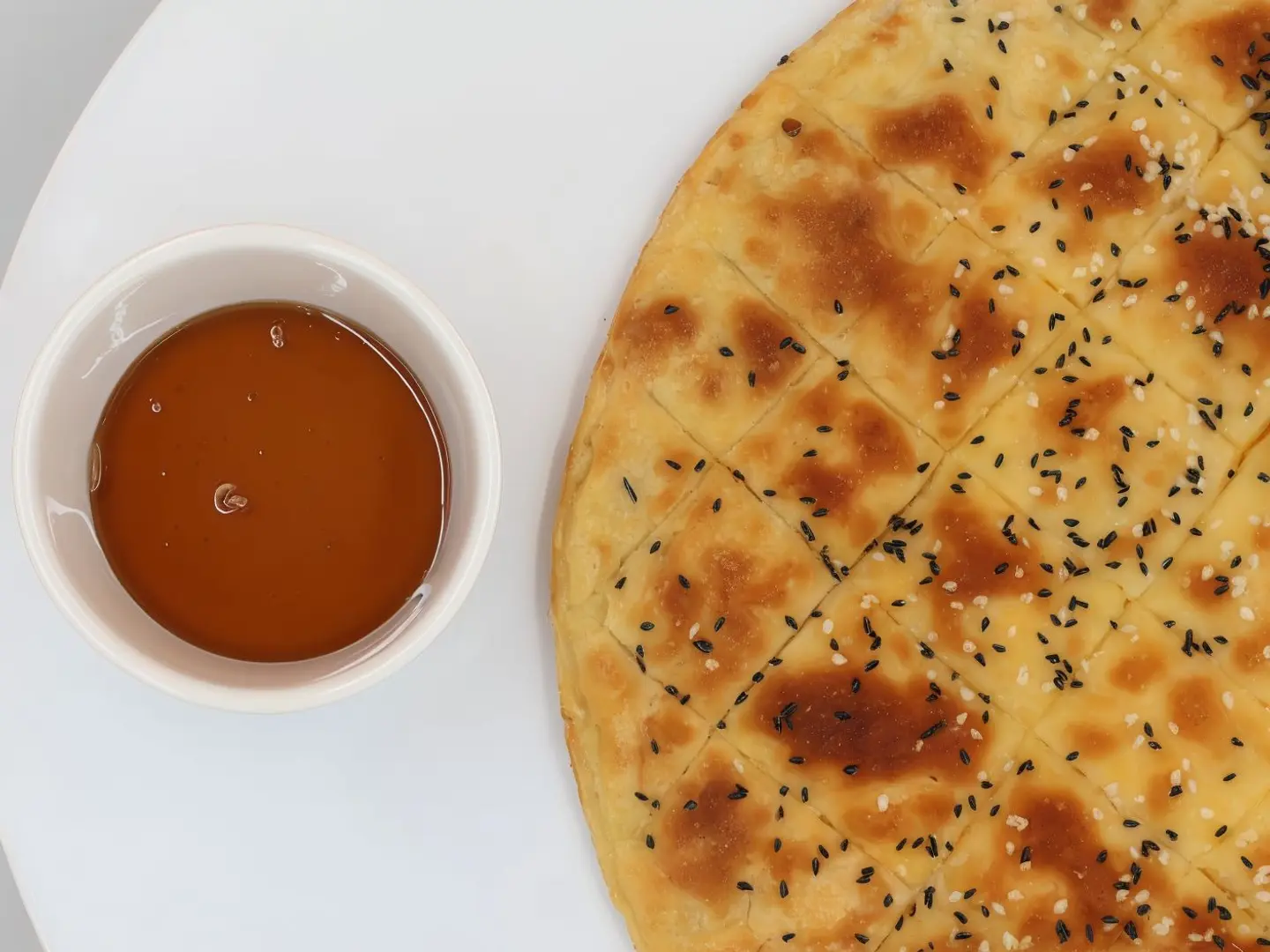 بنت الصحن بالجبنة السائلة