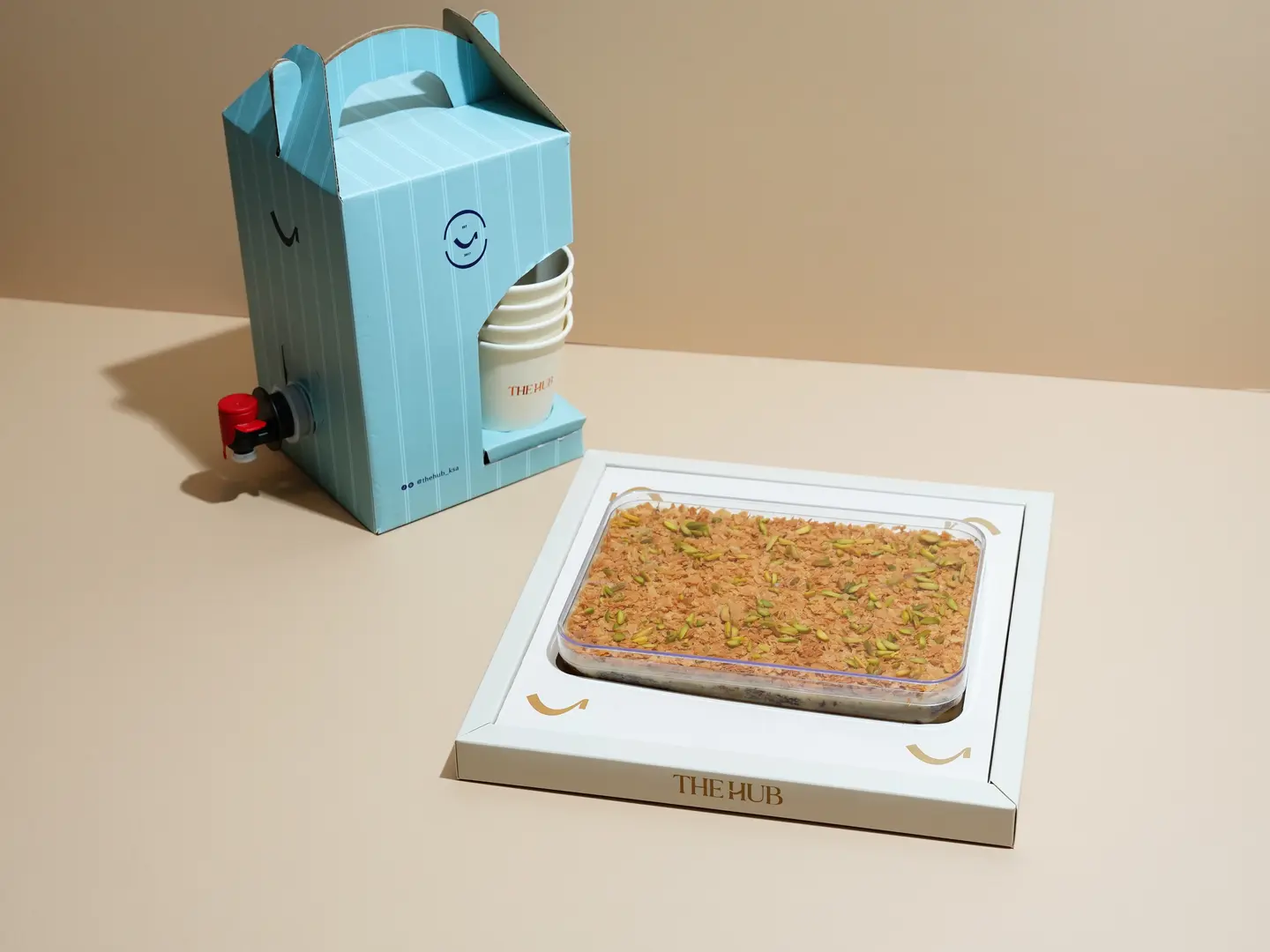 حلوى التمر مع القهوة