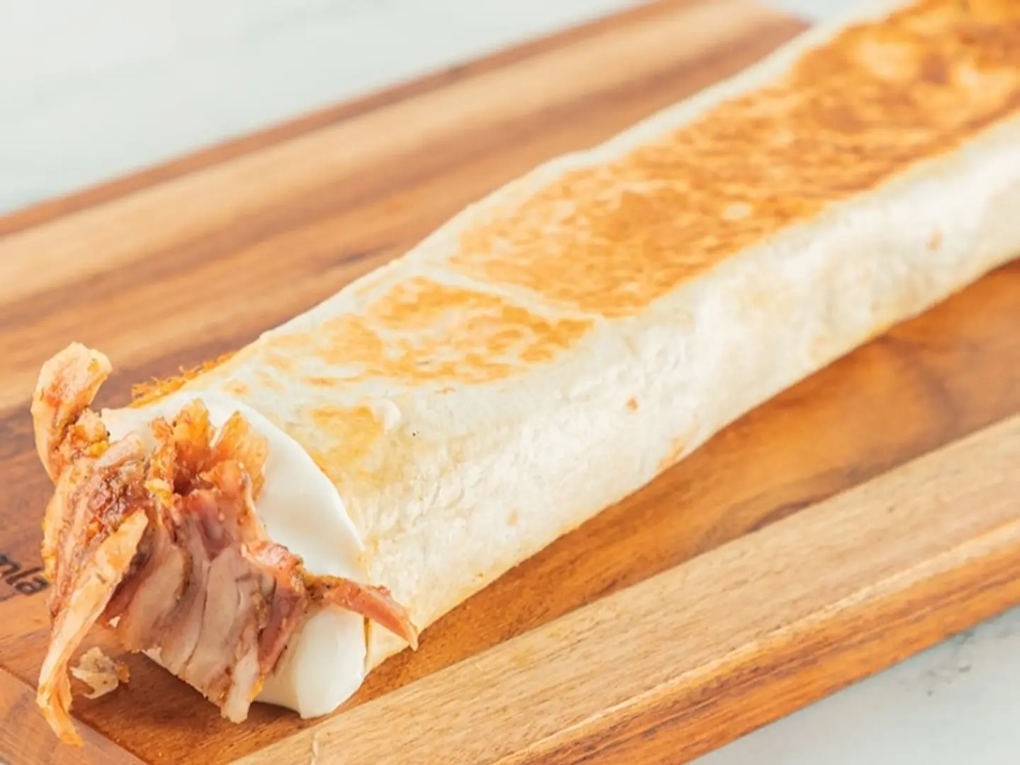 ساندويتش شاورما وسط