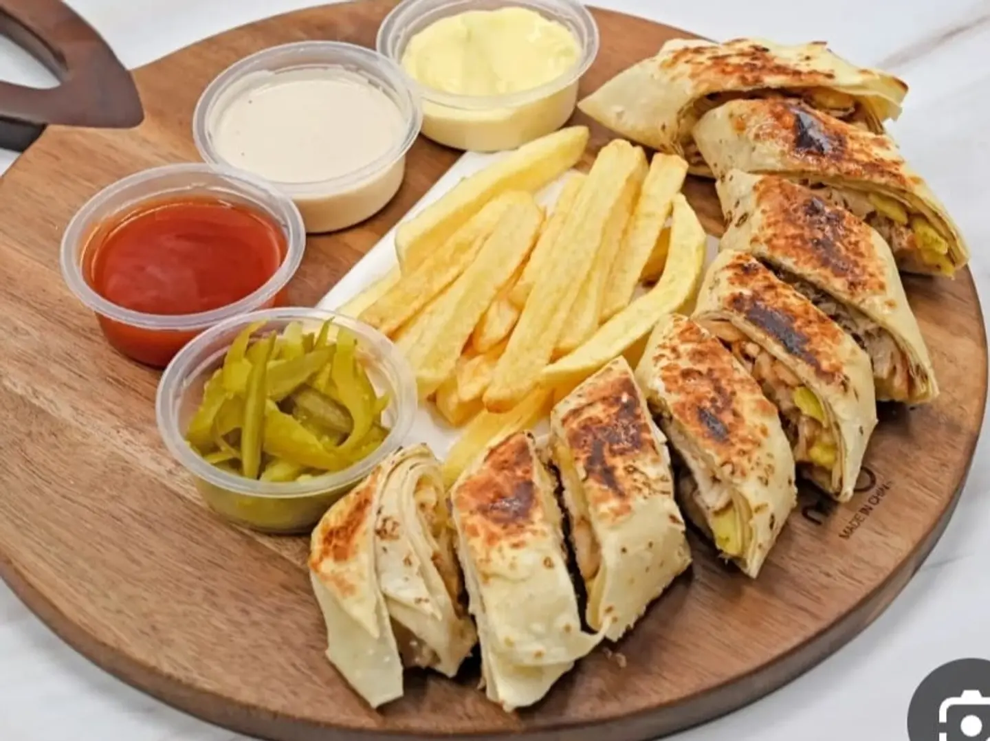 صحن عربي تريبل مع الجبن