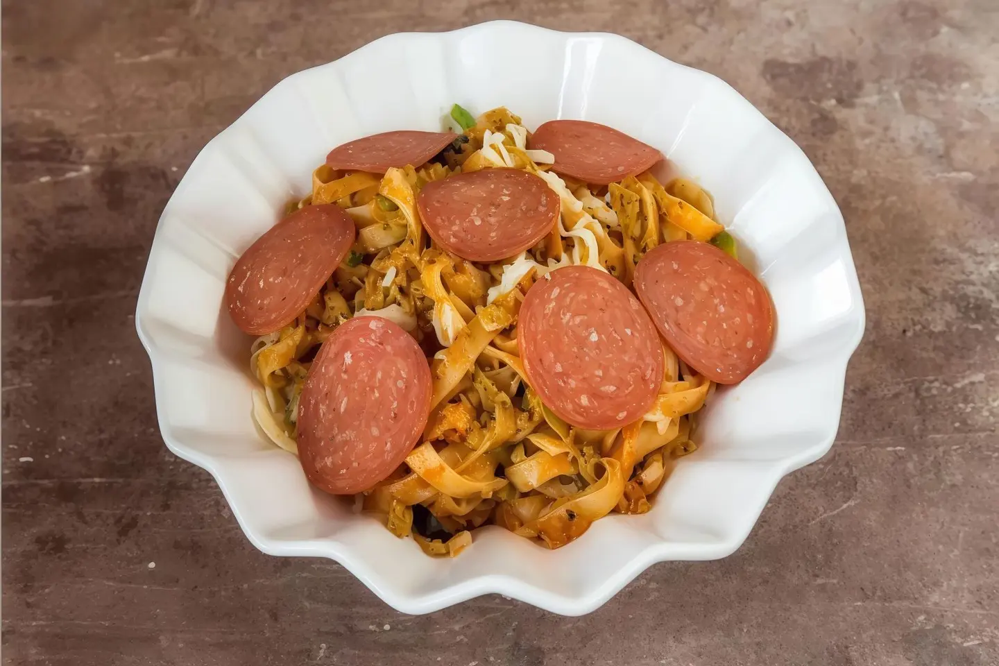 فوتتشيني ببروني بيضاء