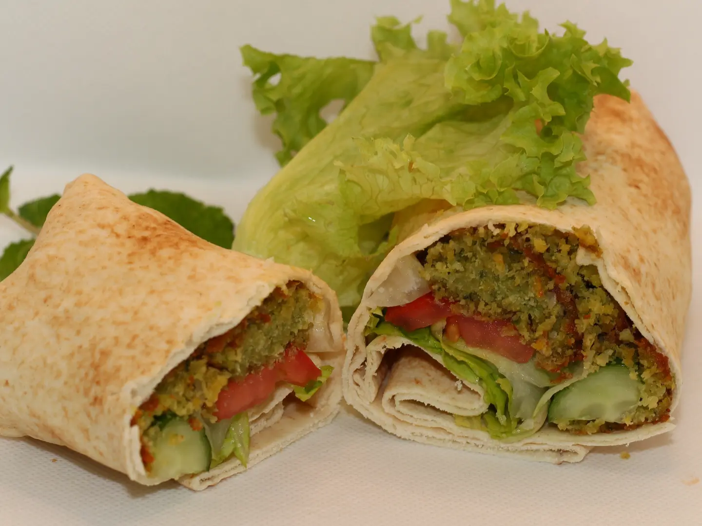 فلافل خبز مشكل سندويش