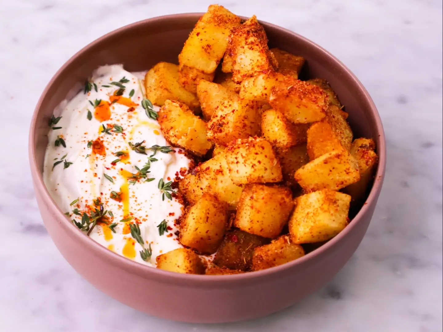 بطاطا حرة مع اللبنة