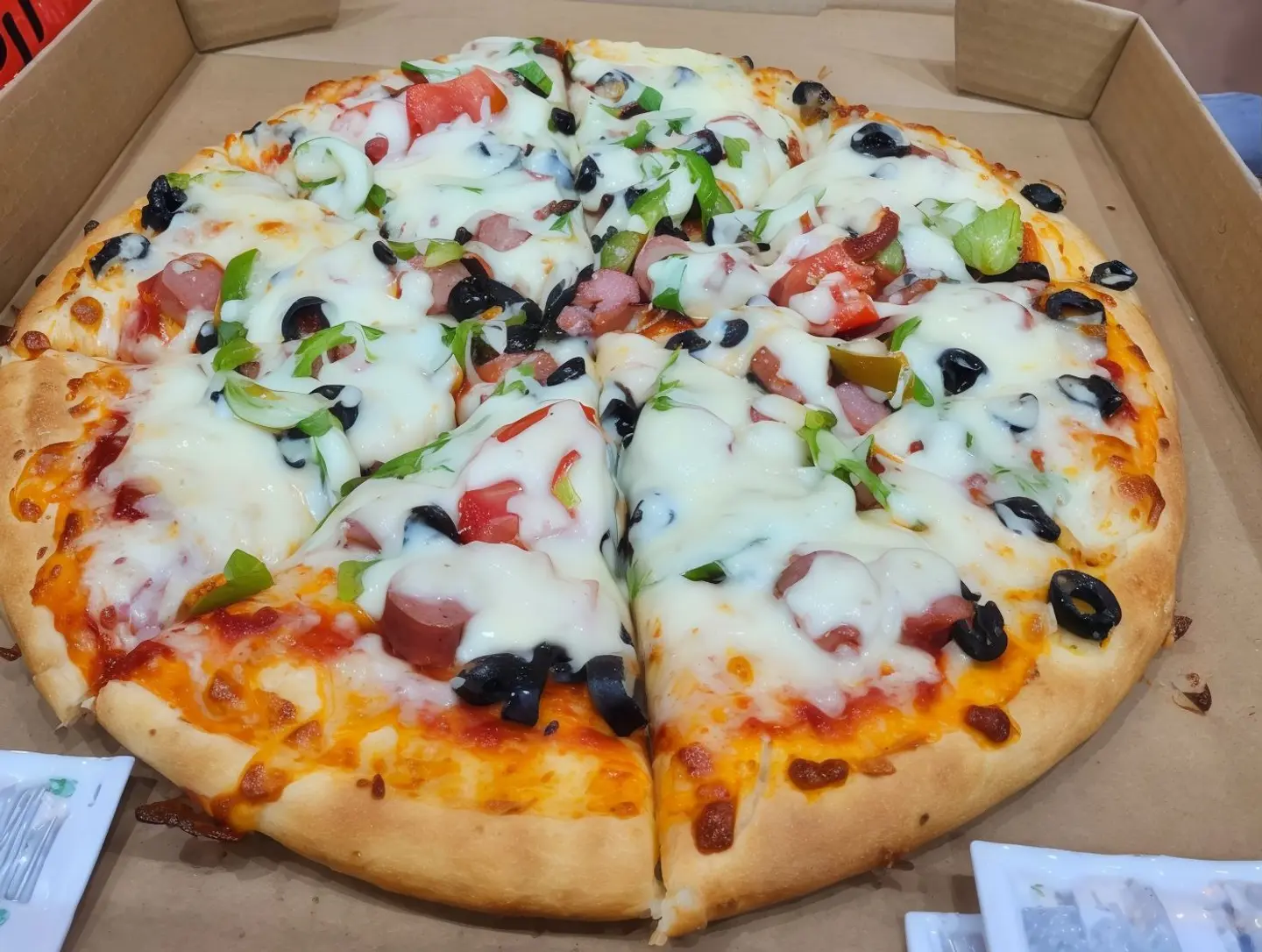 بيتزا نقانق دجاج