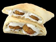 فطيرة فلافل باللبنة