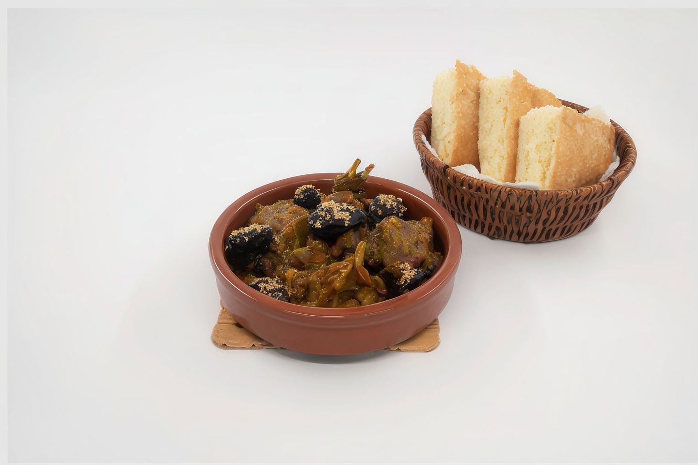 طاجن مغربي لحم بالبرقوق