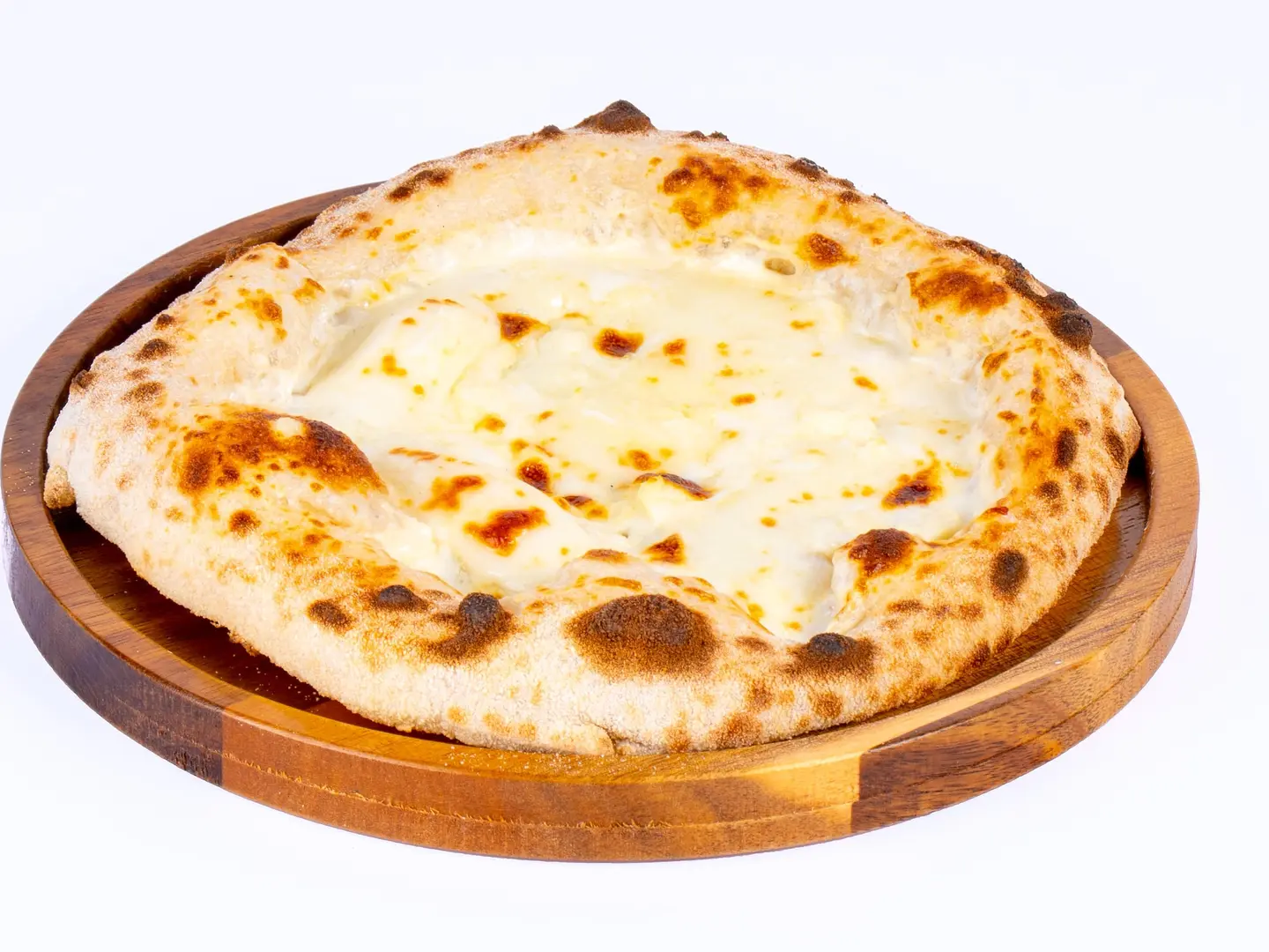 فطيرة بيتزا نابولي ثلاث اجبان