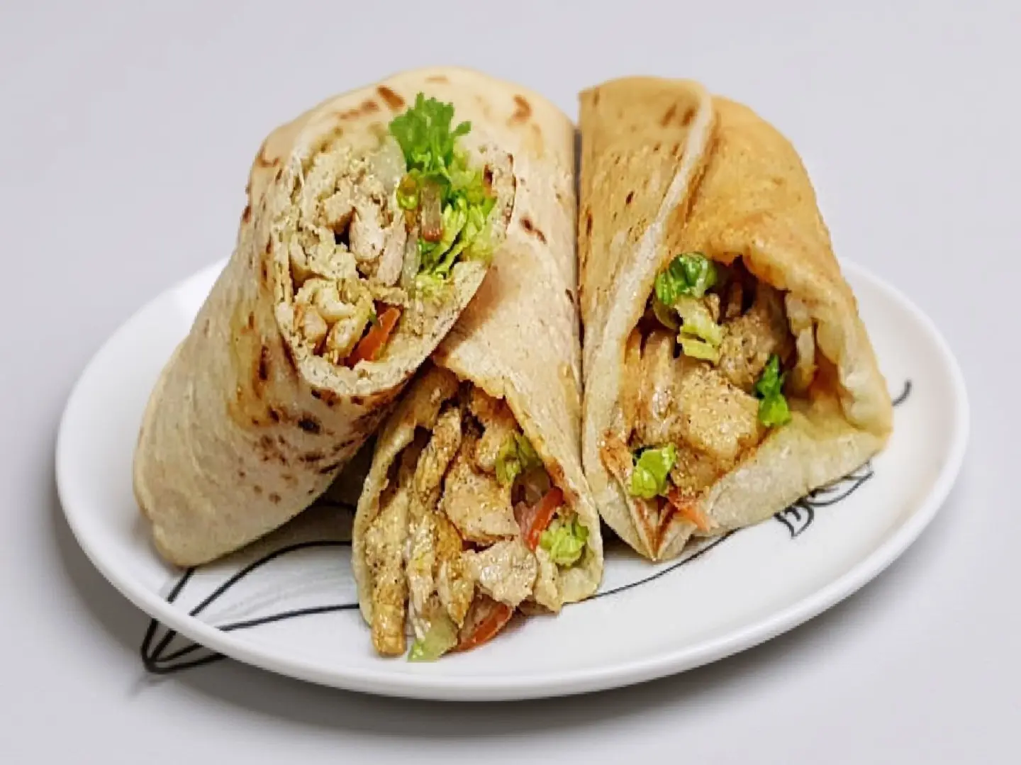 ساندوتش شاورما تورتيلا سبايسي