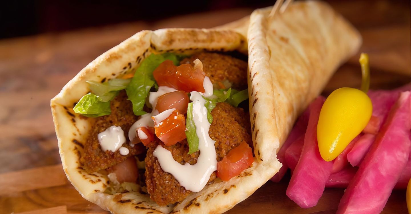 فلافل خبز عربي