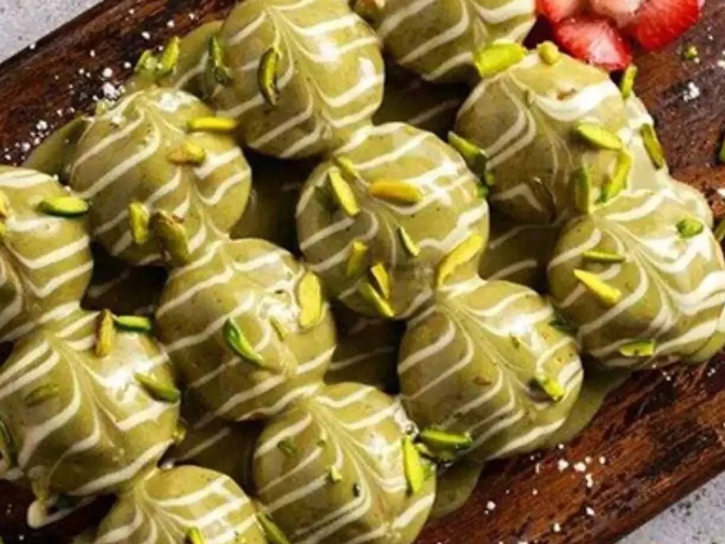 بان كيك بصوص بستاشيو ووايت شوكلت