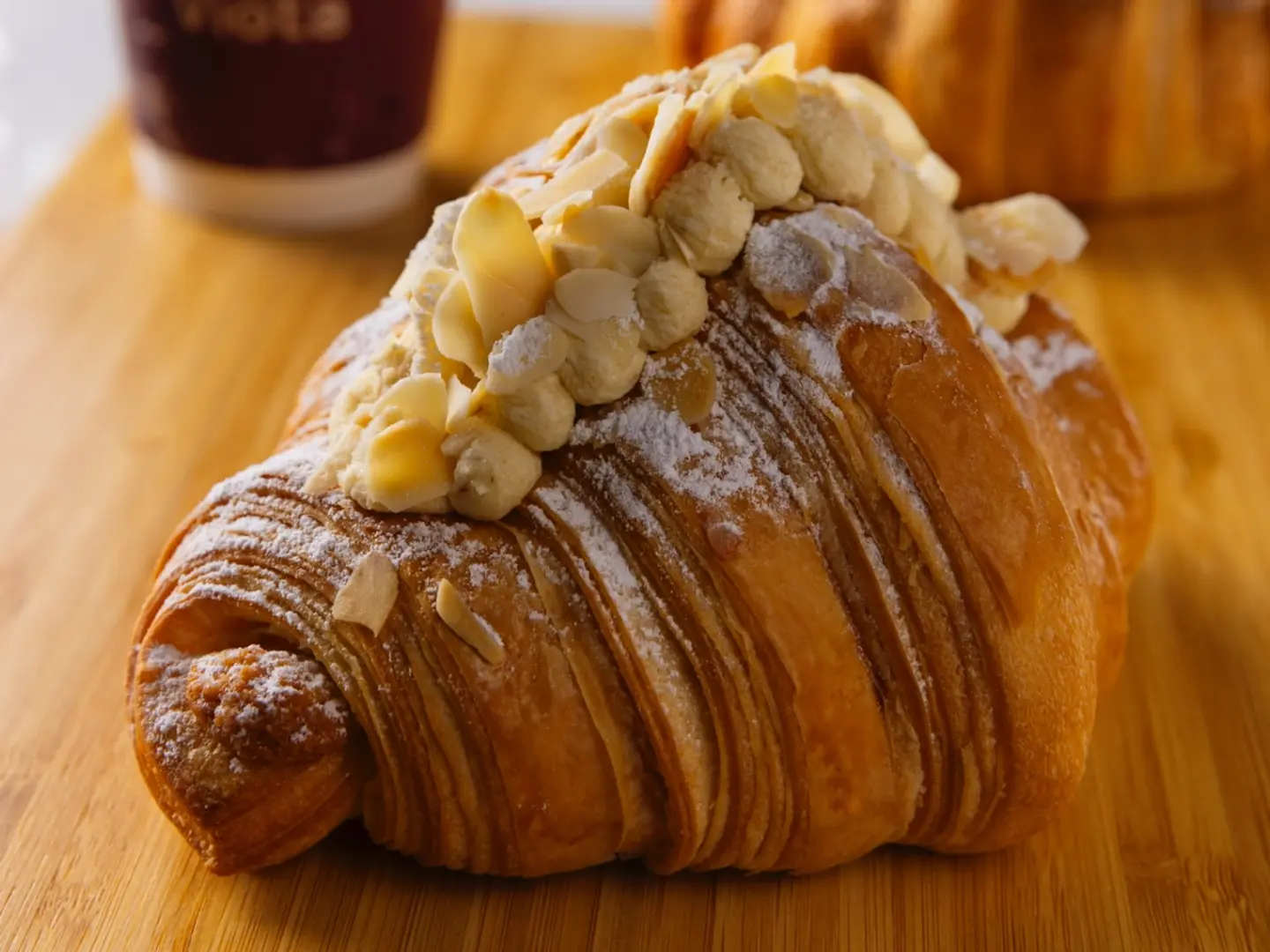 كروسان اللوز