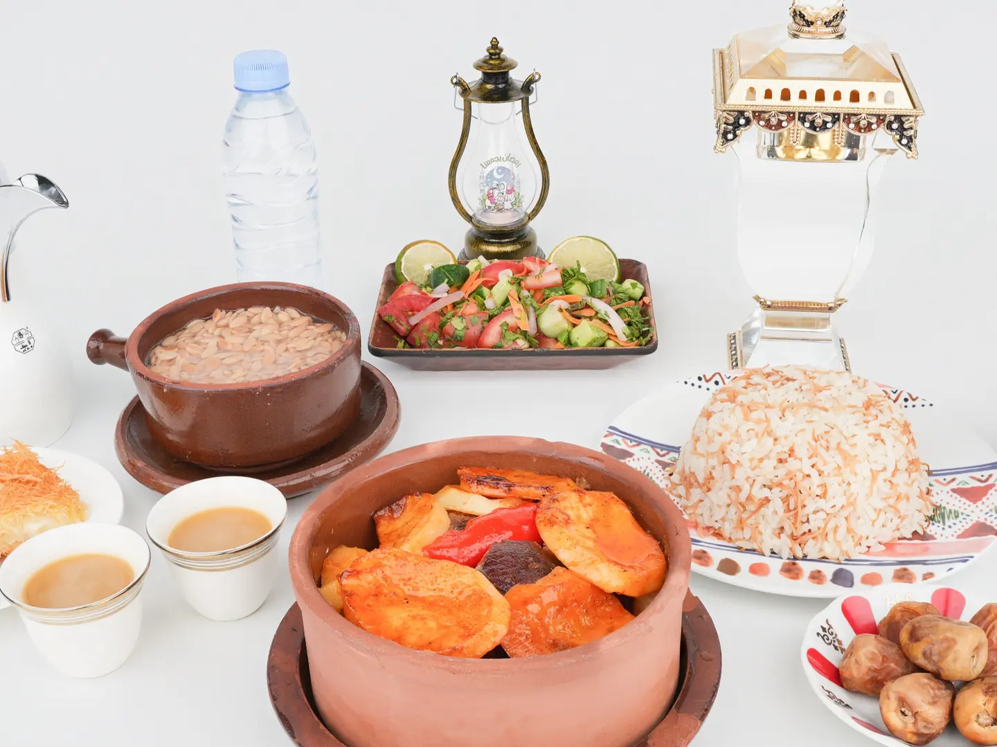 وجبة طاجن باللحم من اختيارك