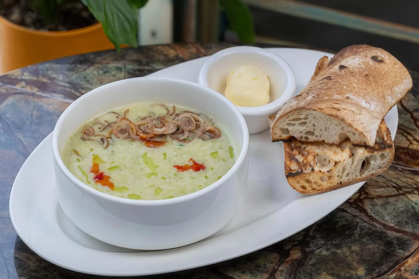 شوربة البروكلي بالكريمة
