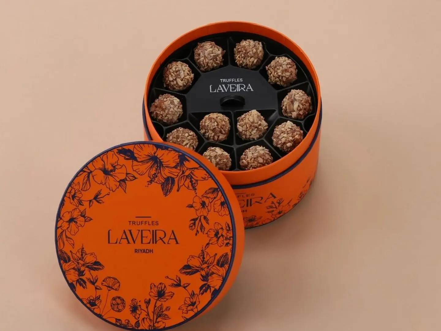 لافيرا ترافل