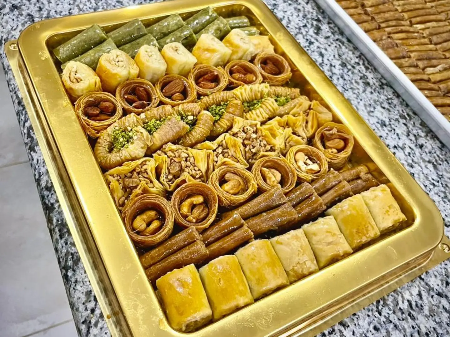 Large Mixed Baklava   Resha Halwa