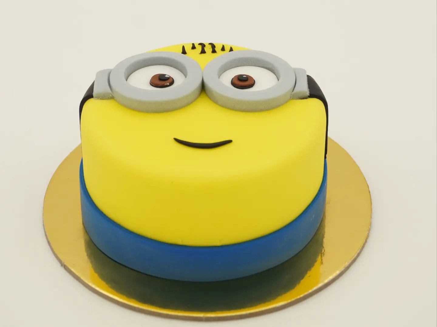 Minions Mini Cake 4 Inch