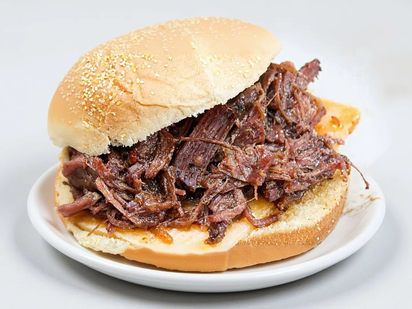 ساندويتش لحم الجمل المطبوخ