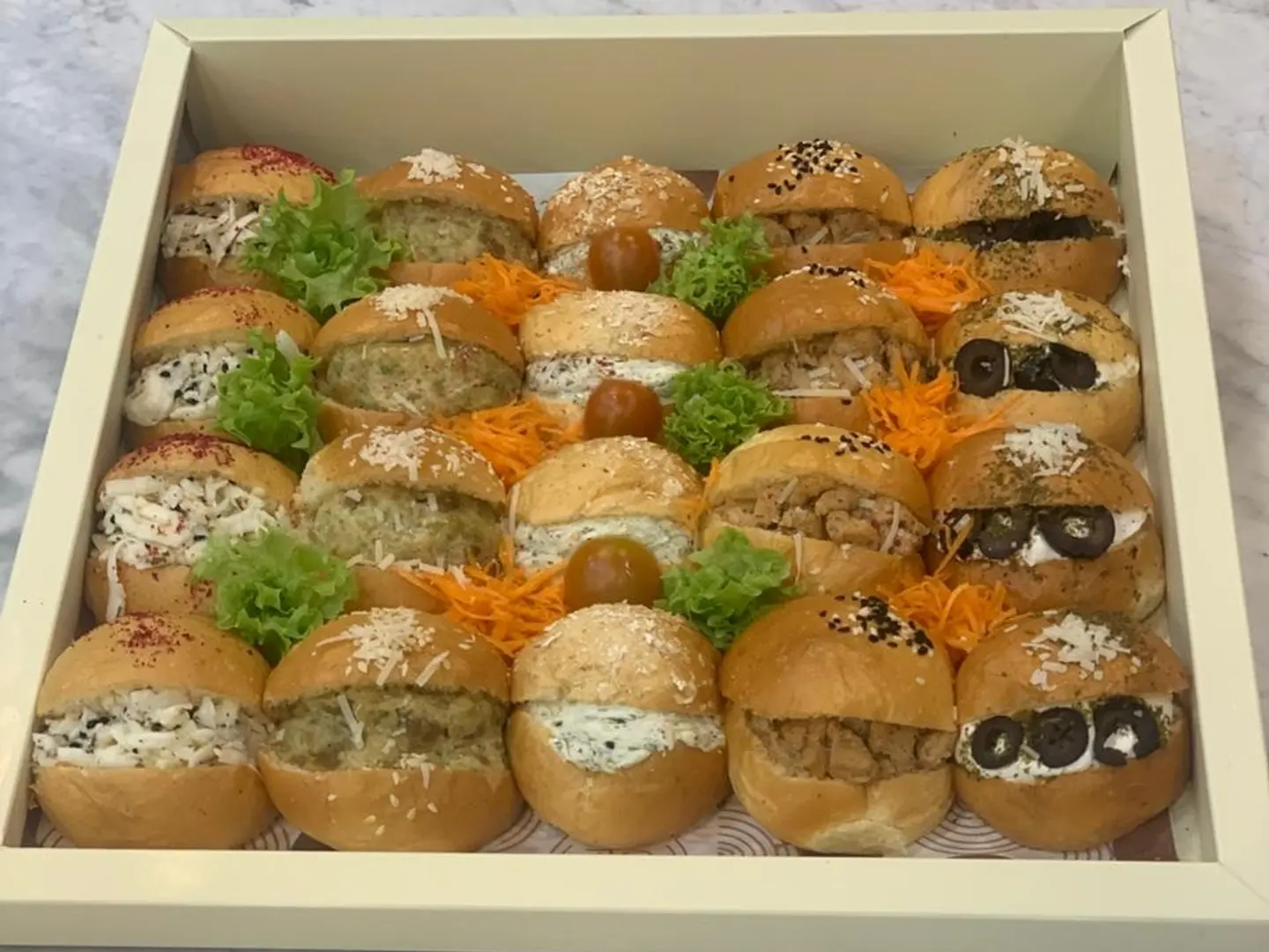 Large Mix Fatayir Box   20 Pieces